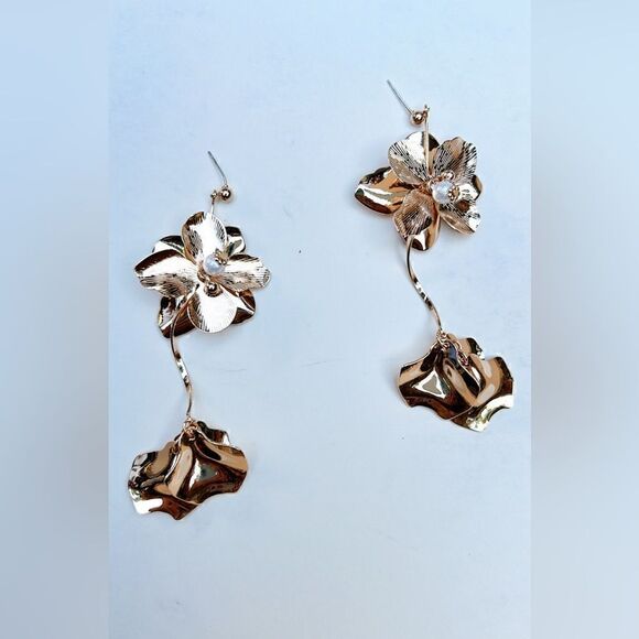 gold flower drop earrings H60 - Picture 2 of 3